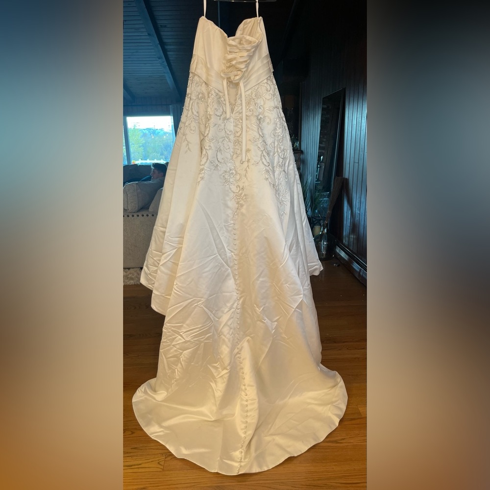 Strapless wedding dress lace up back - Picture 8 of 8